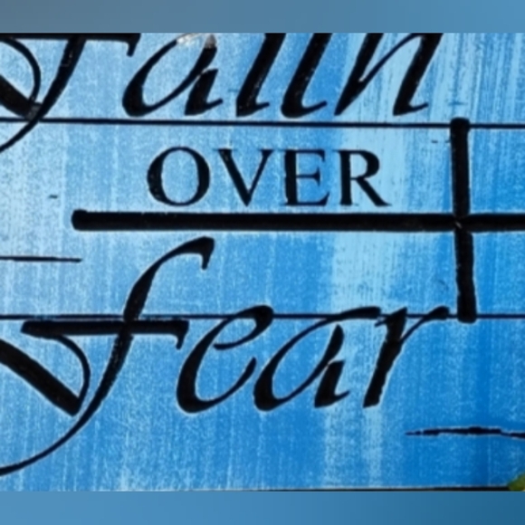 Wall Plaque Wooden Faith Sign - Picture 3 of 3